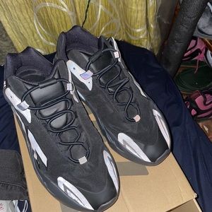 Yeezy 700 size 12